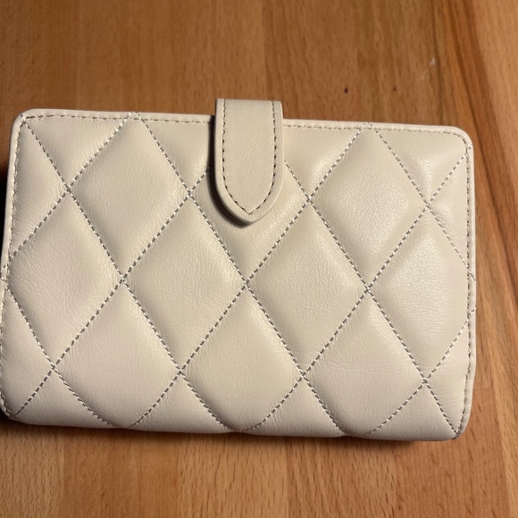 Kate Spade Carey Medium Compact Bifold Wallet in Parchment NWT - Picture 2 of 7